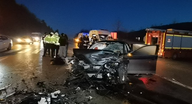 Mandalina yüklü kamyona çarptı: 1'i ağır 7 yaralı