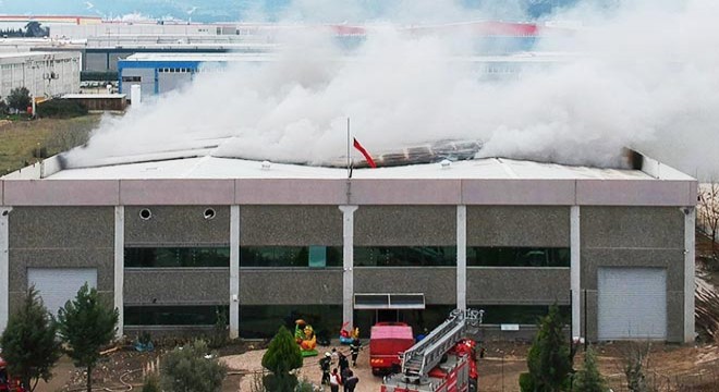 Manisa'da, plastik fabrikasında yangın