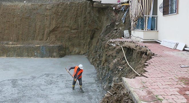 Manisa'da temeli kayan binalar için güçlendirme çalışması