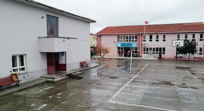 Manyas'ta iki eğitim kurumu, risk oluşturduğundan yıkılıyor