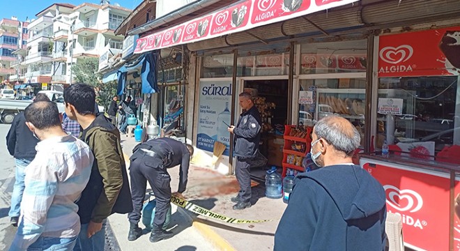 Market önünde beklerken pompalı tüfekle vuruldu