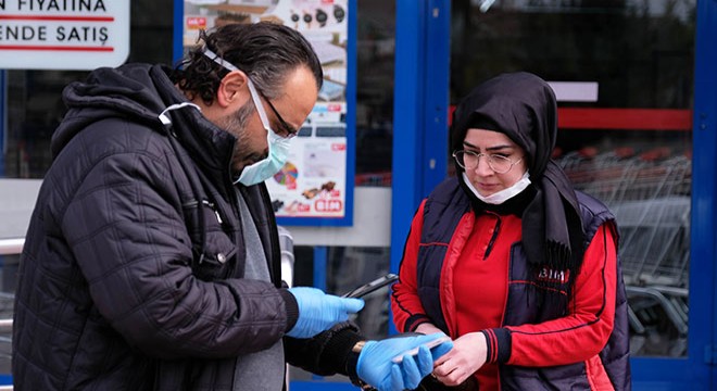Marketteki silahlı soygun girişimi kamerada