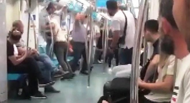 Marmaray’da yolcuların tekme tokat kavgası