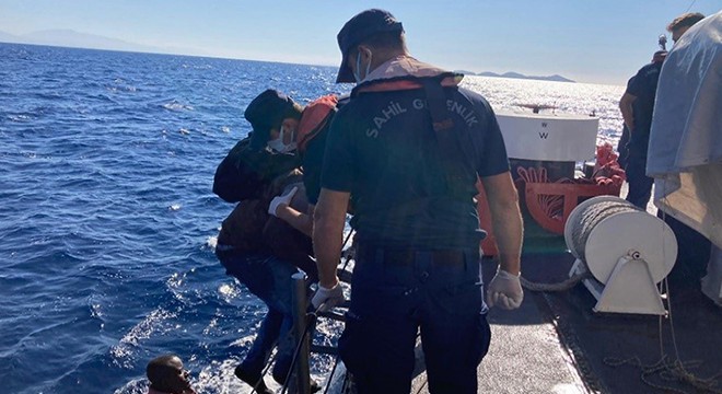 Marmaris'te 26 kaçak göçmen kurtarıldı