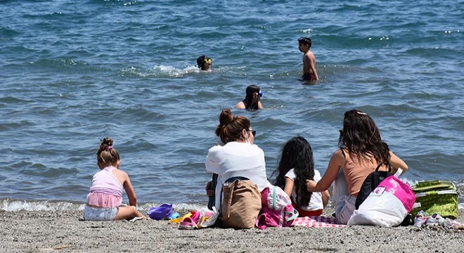 Marmaris'te güneşi gören sahile koştu