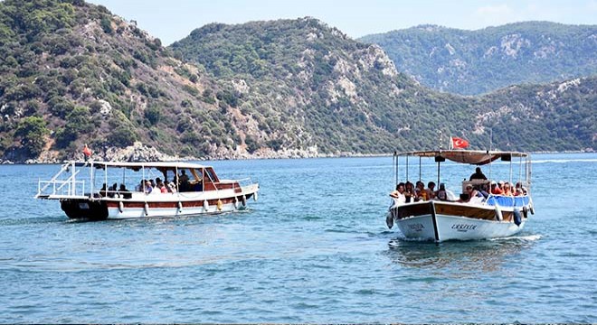 Marmaris in tekne dolmuşları ilgi görüyor