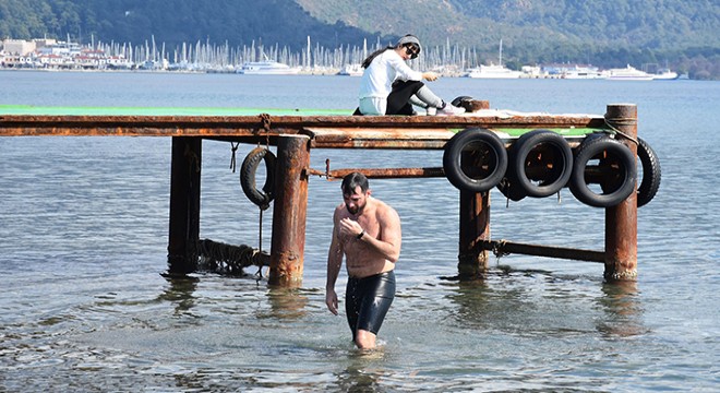 Marmaris te ilk cemre havaya düştü; sahiller cıvıl cıvıl