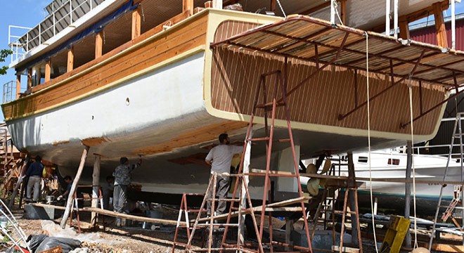 Marmaris tersanelerinde üretim devam ediyor