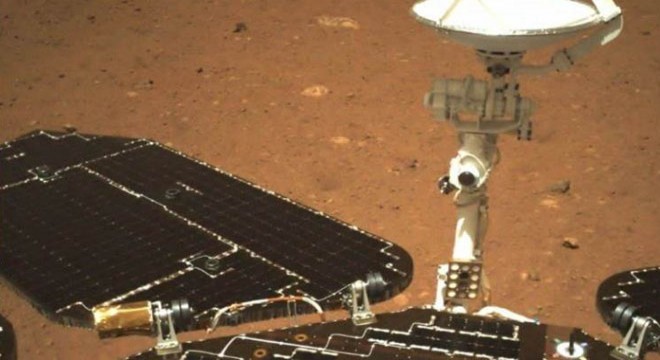 Mars yüzeyinin altında gizemli çokgenler bulundu