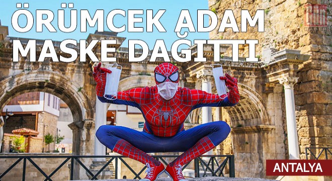 Maske dağıtan 'Örümcek Adam' şaşkınlık yarattı