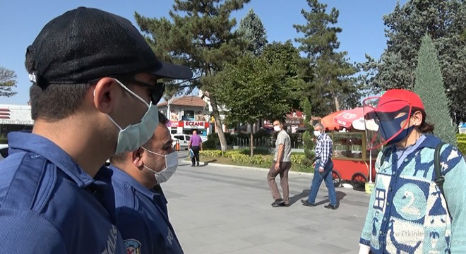 Maske denetimi yapan polisi görünce kaçtı