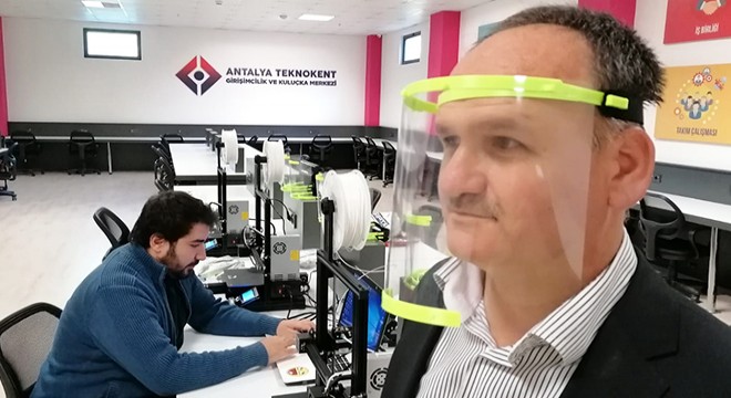 Maskeden sonra solunum cihazı çoklayıcısı da üretti