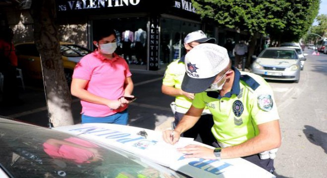 Maskeli ama kasksız motosiklet sürücülerine ceza