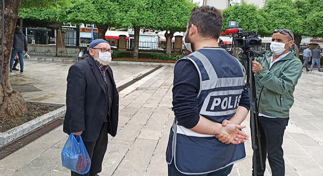 Maskesiz olanlar camiye alınmadı