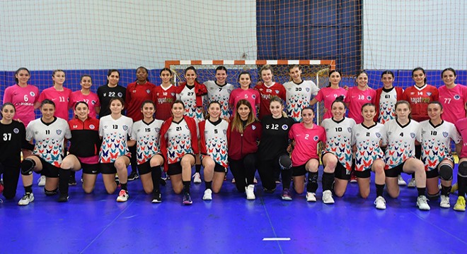 Mavi Kelebekler, İzmir'de galibiyet arıyor