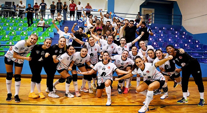 Mavi Kelebekler'den rahat galibiyet