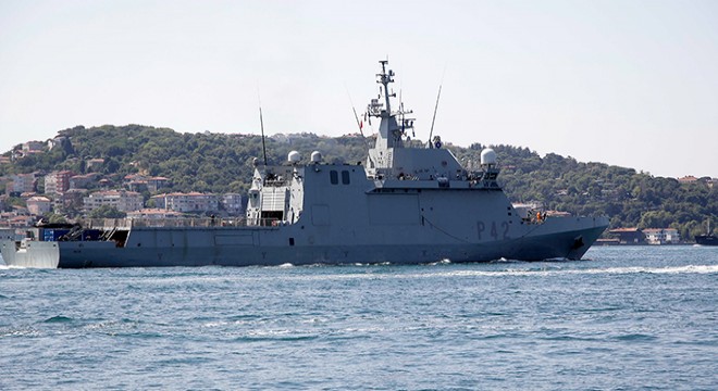Mayın arama gemileri art arda İstanbul Boğazı'ndan geçti