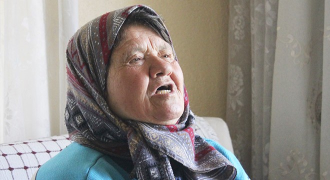 Melahat teyze 62 yıldır ‘Bu Vatan Kimin?’ şiirini okuyor