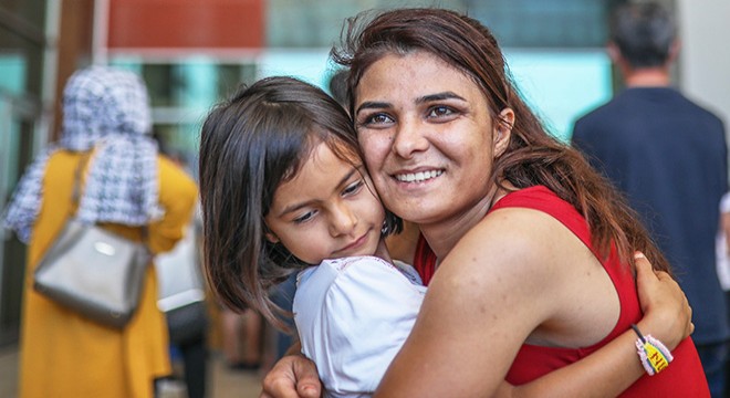 Melek İpek, kadınlara seslendi: Ayaklarının üzerinde dursunlar