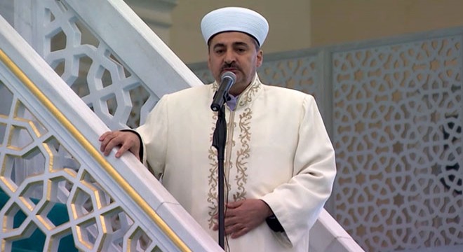Melike Hatun Camii'nde cuma namazı kılındı