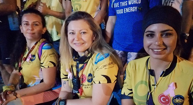 Meme kanserine dikkat çekmek için pedalladılar