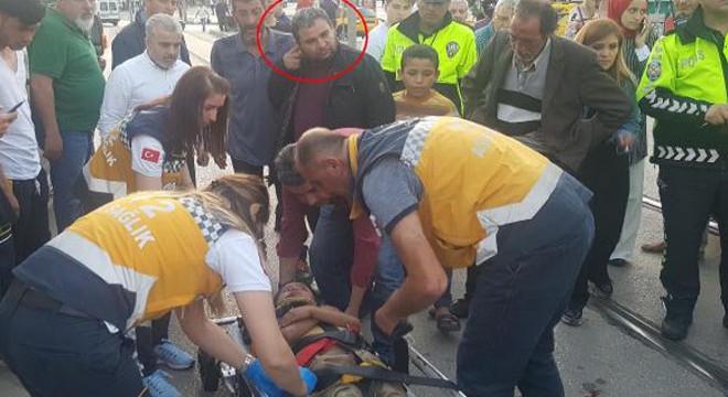 Mendil satan çocuğa araç çarptı, babanın ilgisizliği şaşırttı