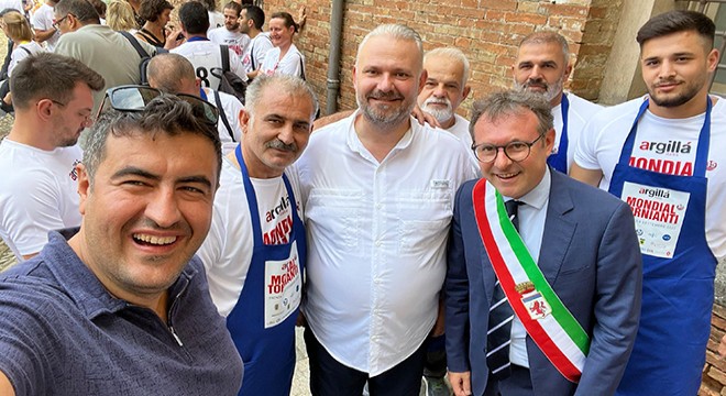 Menemenli çömlek ustaları İtalya'daki festivalde yarıştı