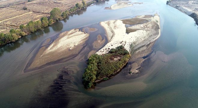 Meriç Nehri'nde adacıklar oluştu, su kuyuları kurudu