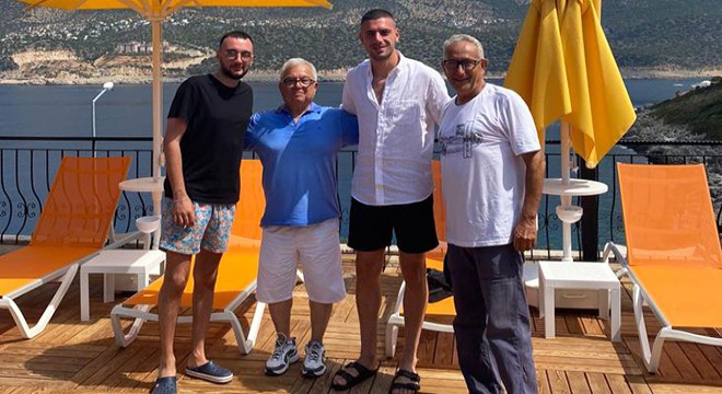 Merih Demiral Kaş ta tatil yaptı