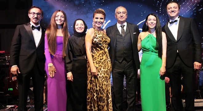 Mermer firması kuruluş yılını Gülben Ergen'le kutladı