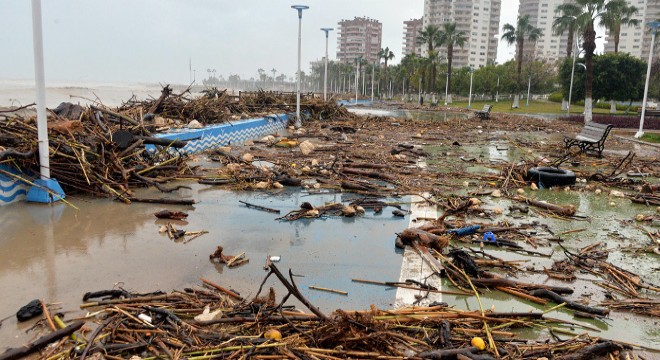 Mersin'de heyelanda ev çöktü, 1 kişi yaralandı