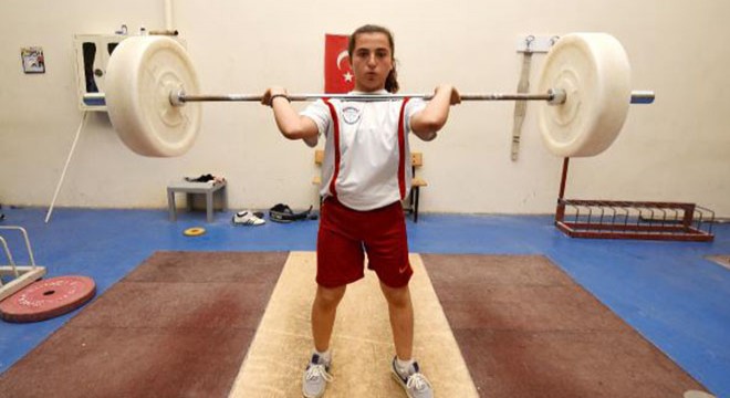 Merve'nin halterde olimpiyat hayali