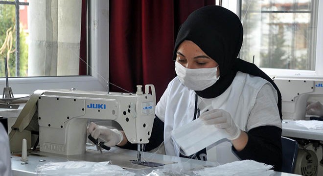 Meslek lisesinde günlük 49 bin maske üretilebilecek