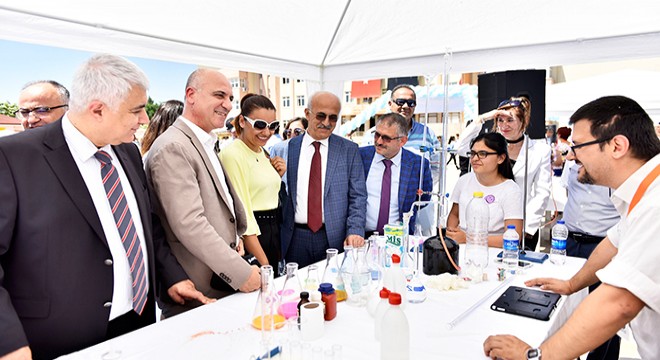 Meslek lisesi öğrencileri ürünlerini tanıttı