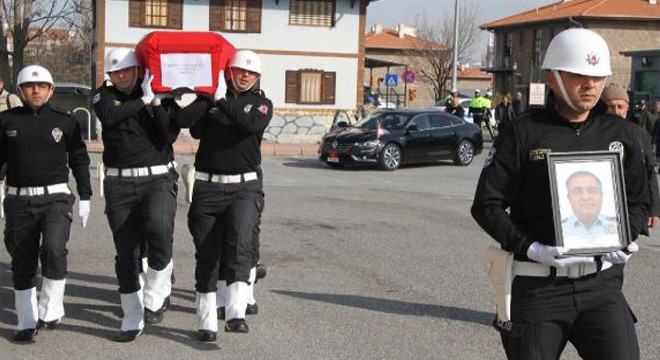 Meslektaşının şehit ettiği polis için tören