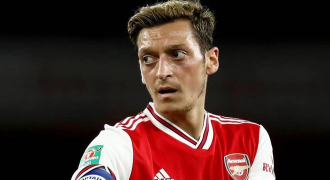 Mesut Özil'e 5 ülkeden teklif