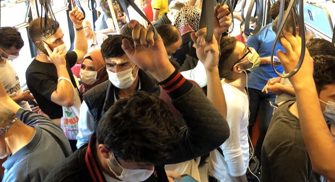 Metroda tedirgin eden yolculuk