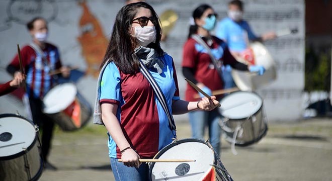 Mezunlar bir araya geldi, bando takımı kurdu