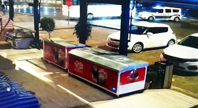 Midibüsün polis aracına çarptığı kaza kamerada