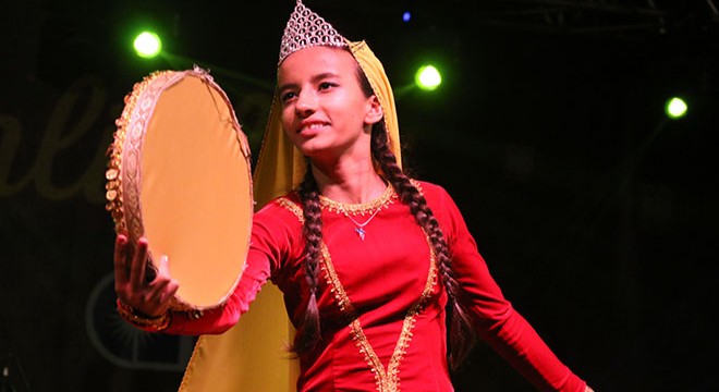 Milli danslar büyüledi