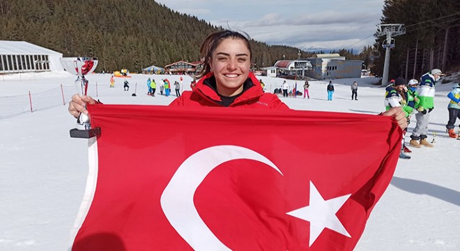 Milli kayakçı Sıla Kara'dan bronz madalya