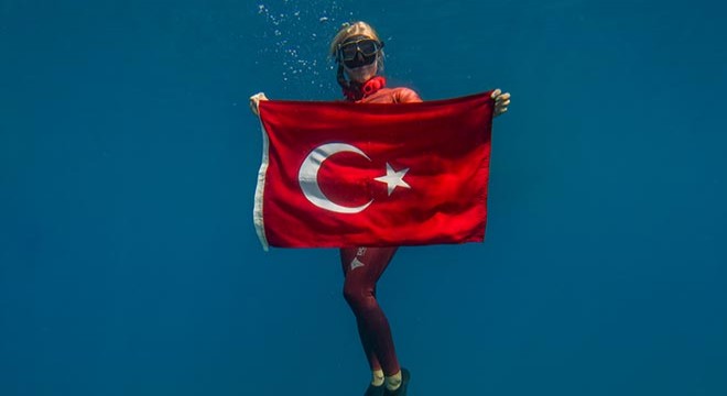 Milli Sporcu Şahika Ercümen’den Zafer Anı Dalışı