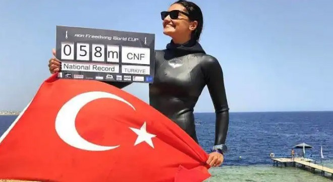 Milli yüzücü Mısır da Türkiye rekoru kırdı