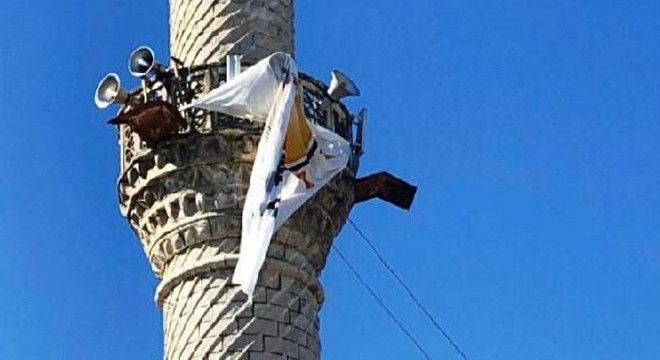 Minareye asılan parti bayrağı için inceleme