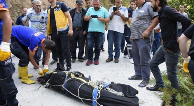 Minibüs 200 metrelik uçuruma yuvarlandı: 3 ölü, 3 yaralı