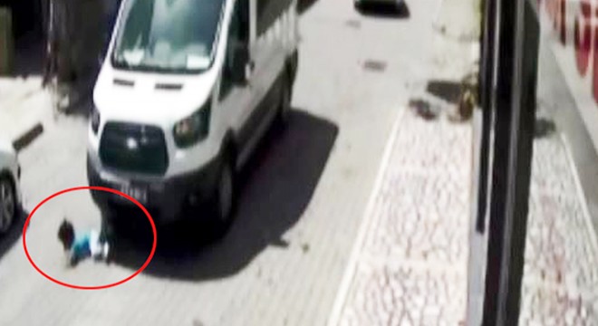 Minibüs altında kalan 2 yaşındaki Doruk, hastanede öldü