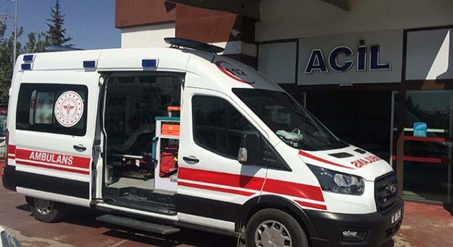 Minibüs ile motosiklet çarpıştı: 2 yaralı