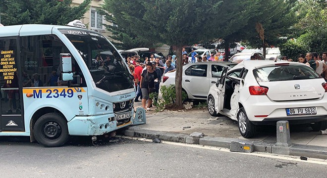 Minibüs ile otomobil çarpıştı; 1'i bebek 6 yaralı