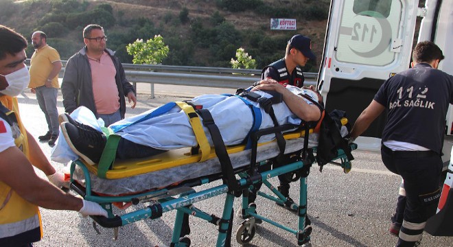 Minibüs, kamyona çarptı: 2'si ağır 4 yaralı