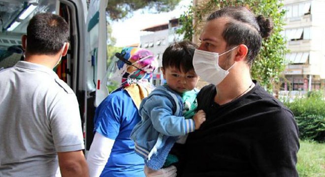 Minibüs tarlaya yuvarlandı: 1'i bebek, 5 yaralı